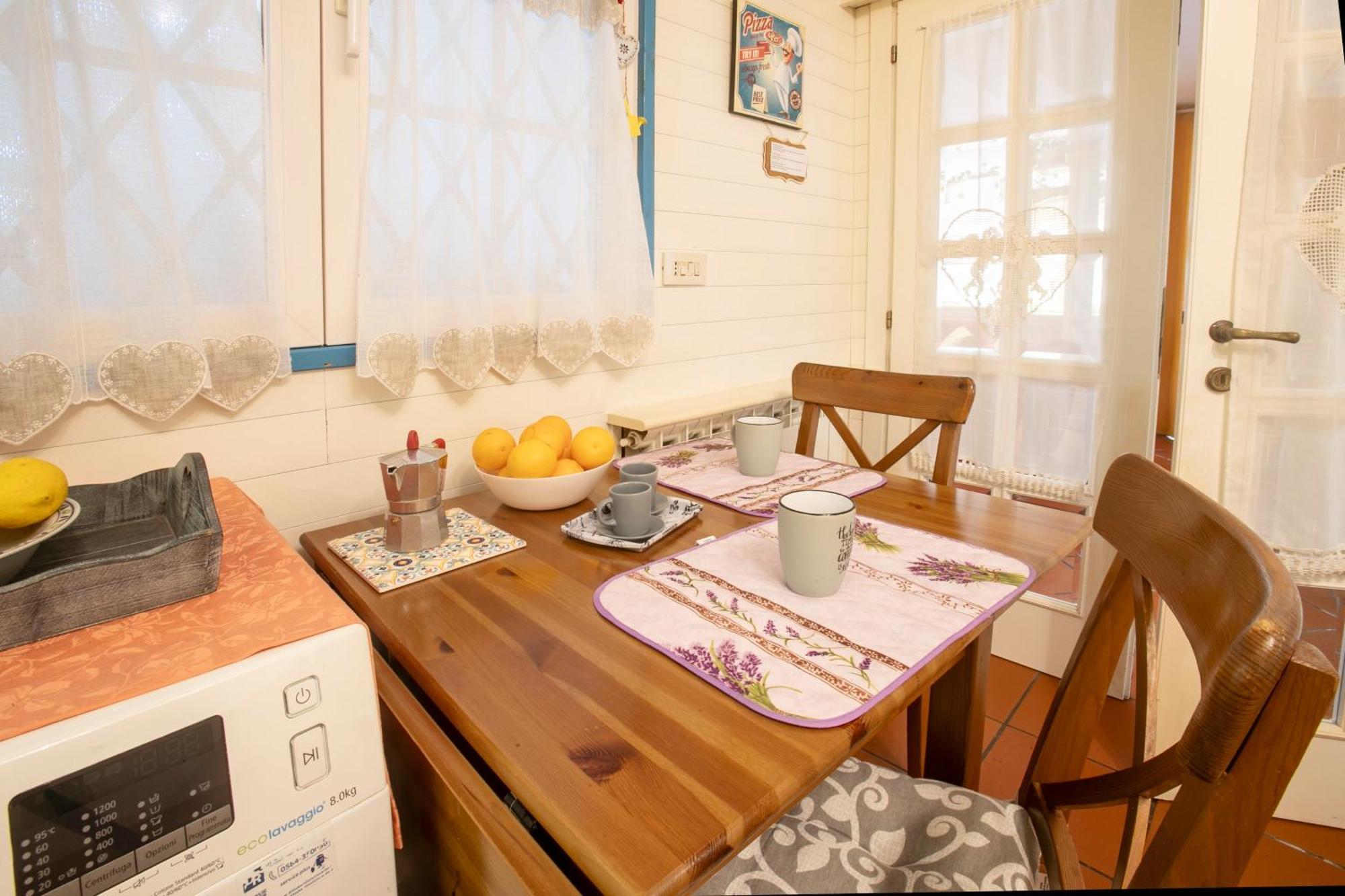 Maison Renee Виареджо Екстериор снимка